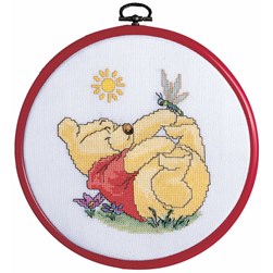 kit Point de croix Royal Paris Winnie joue dans l'herbe