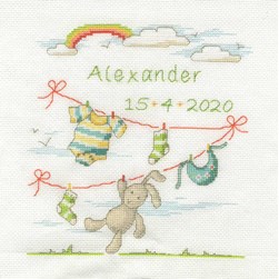 Broderie naissance DMC doudou lapin sur le fil à linge