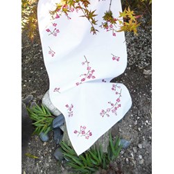kit Chemin de Table - Broderie Traditionnelle Avila Fleurs roses de sakura