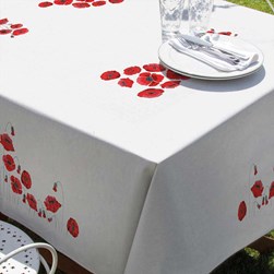 Nappe - Broderie Traditionnelle Margot Broderie Un vent de coquelicots