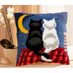 Coussin point de croix Vervaco Chat blanc chat noir sur le toit