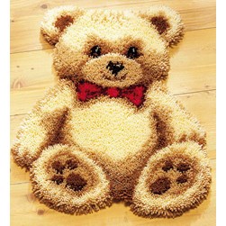 Tapis Point Noué Vervaco L'ours beige au nœud rouge