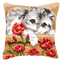 Coussin point de croix Vervaco Le chaton aux fleurs rouges