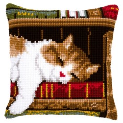 Coussin point de croix Vervaco chat endormi sur étagère