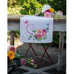 kit Chemin de table - Broderie Point de Croix compté Vervaco La célébration de la victoire