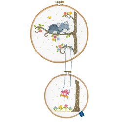 kit Point de croix Lief By Vervaco Chat et oiseau sur la balançoire