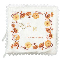 Coussin Broderie Mariage Princesse Coussin de mariage aux capucines
