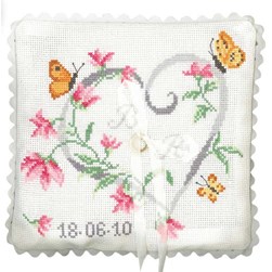 Coussin broderie Point de Croix Princesse Cœur des papillons