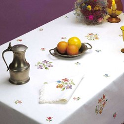 Serviette - Broderie Point de Croix imprimée Luc Création Fleurs arc en ciel