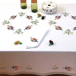 Serviette - Broderie Traditionnelle Luc Création Petits paniers de fleurs